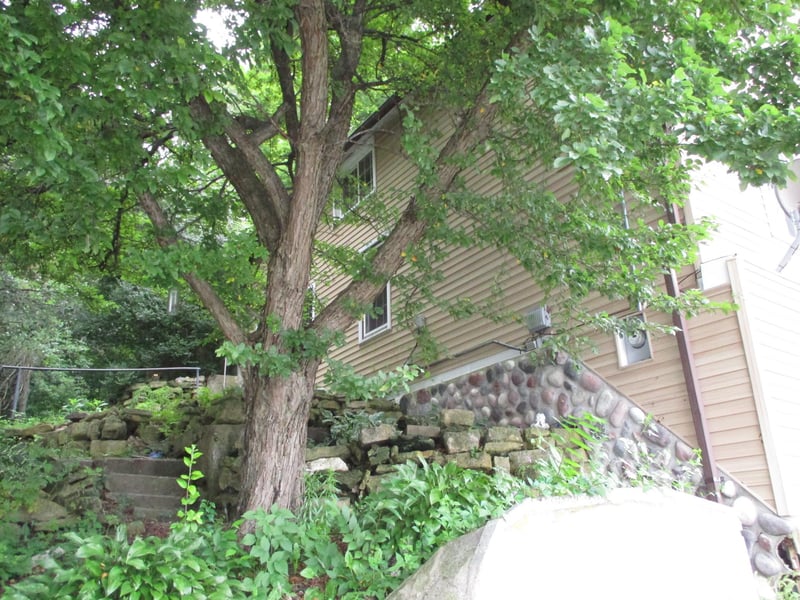 130 S Hill St, Fountain City, WI 54629