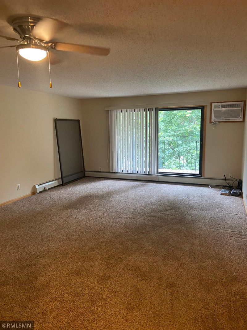 10451 Greenbrier Rd #215, Minnetonka, MN 55305