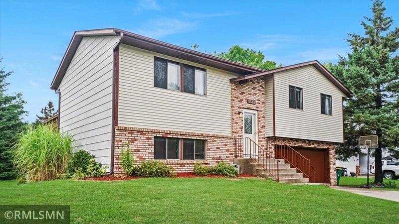 3535 Montmorency St, Vadnais Heights, MN 55110