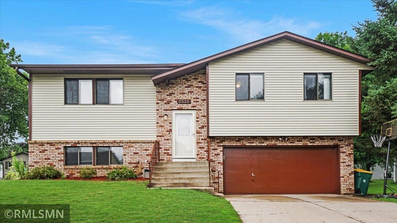 3535 Montmorency St, Vadnais Heights, MN 55110