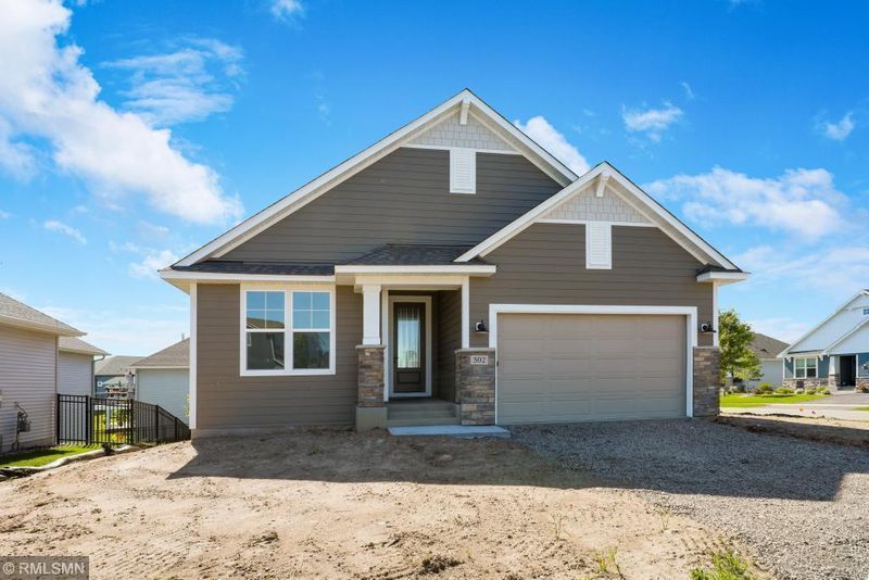 9048 7th St N, Lake Elmo, MN 55042