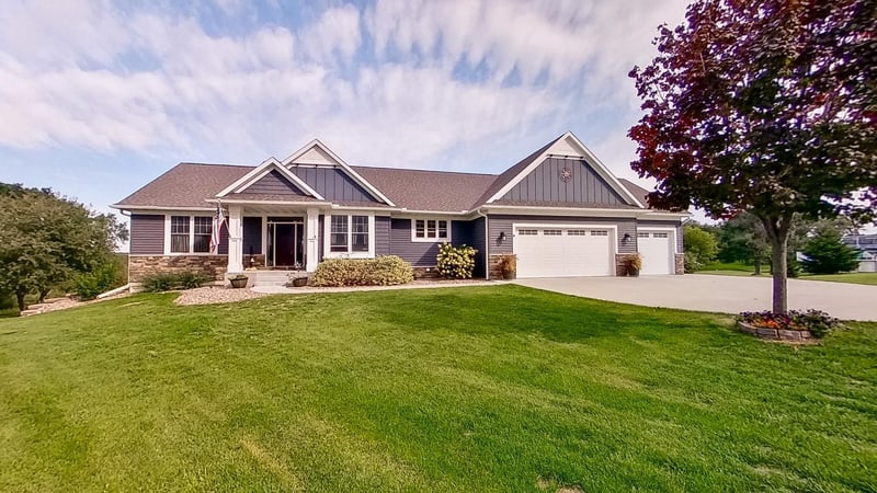 5435 Eisenhower Ln SE, Rochester, MN 55904