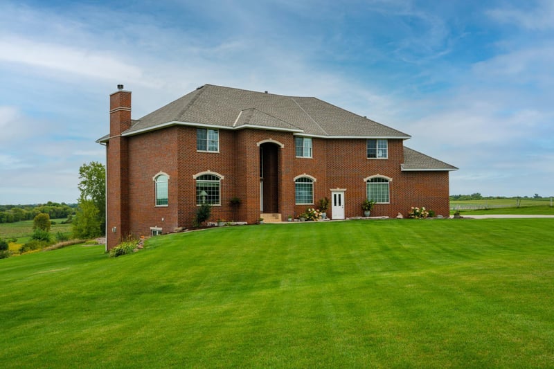9110 Pioneer Trl, Loretto, MN 55357
