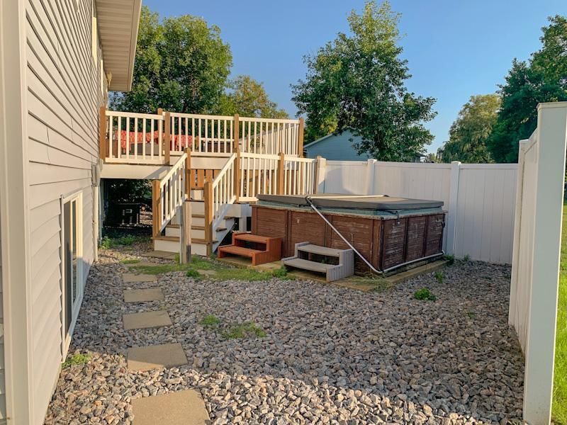13 Circle Dr W, Welcome, MN 56181