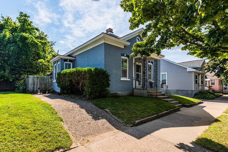 946 Hood St, La Crosse, WI 54601