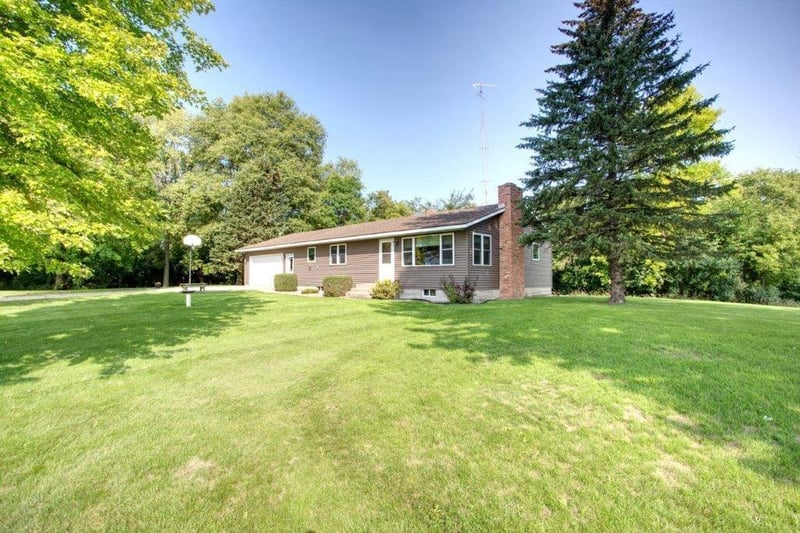 7251 135th St SW, Raymond, MN 56282
