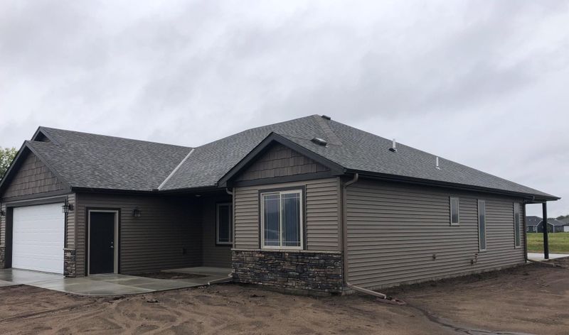 5710 Glenview Ln, Saint Cloud, MN 56303