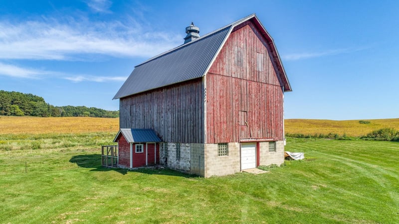 N51012 Hutchins Ln, Eleva, WI 54738