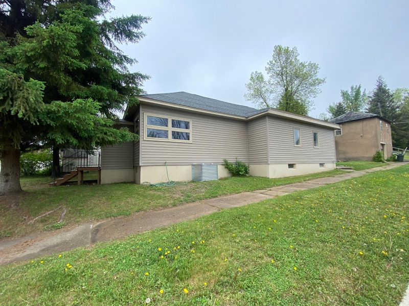 319 Central Ave, Nashwauk, MN 55769