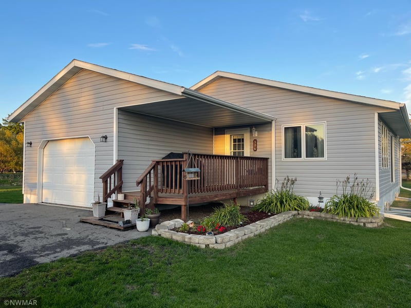 306 Dakota Ave, Saint Hilaire, MN 56754