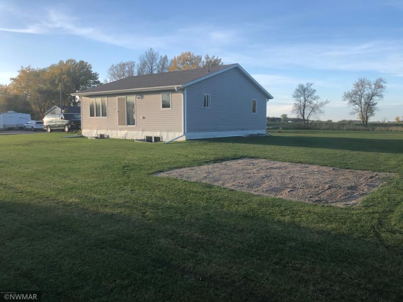 306 Dakota Ave, Saint Hilaire, MN 56754