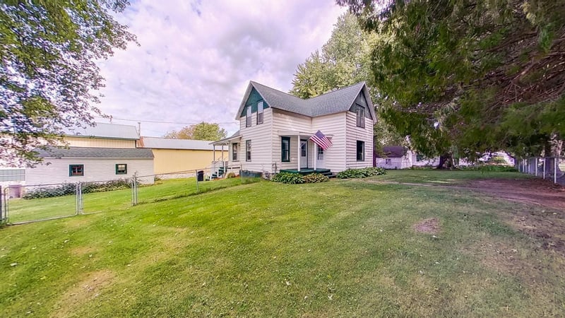 309 3rd St, Fountain, MN 55935