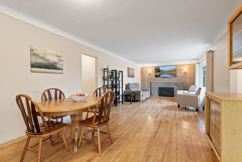 1059 Woodhill Dr, Roseville, MN 55113