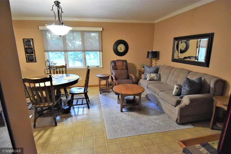 171 S 6th St, Warren, MN 56762
