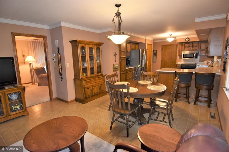 171 S 6th St, Warren, MN 56762
