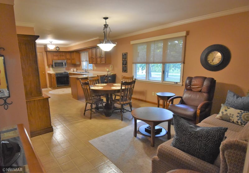 171 S 6th St, Warren, MN 56762