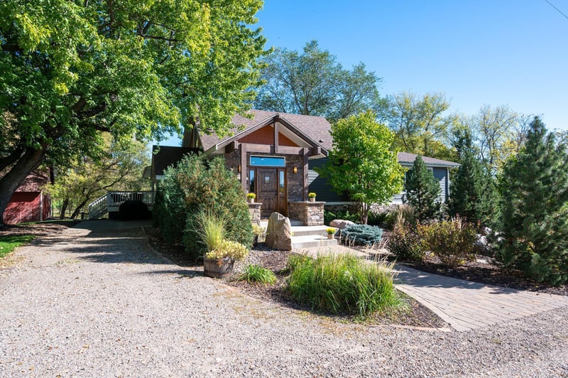 5700 Town Hall Dr, Loretto, MN 55357