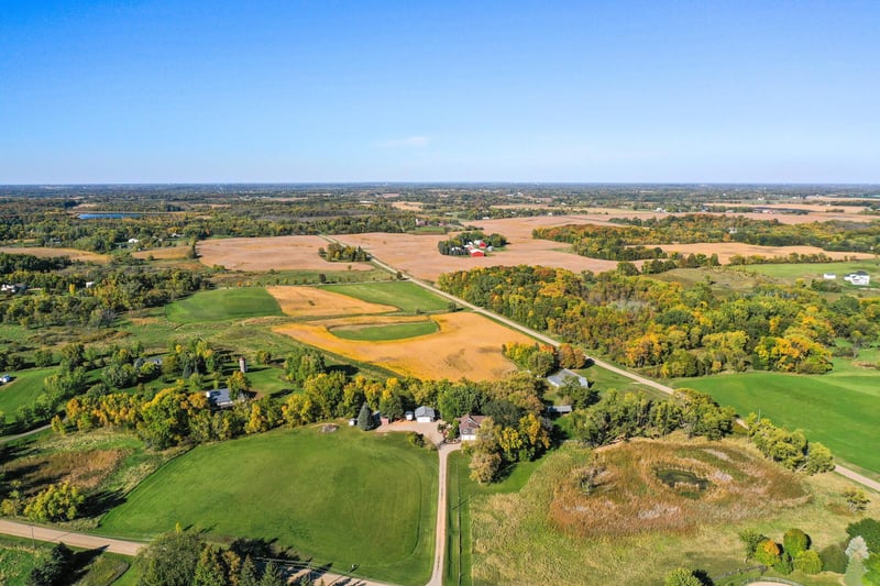 5700 Town Hall Dr, Loretto, MN 55357