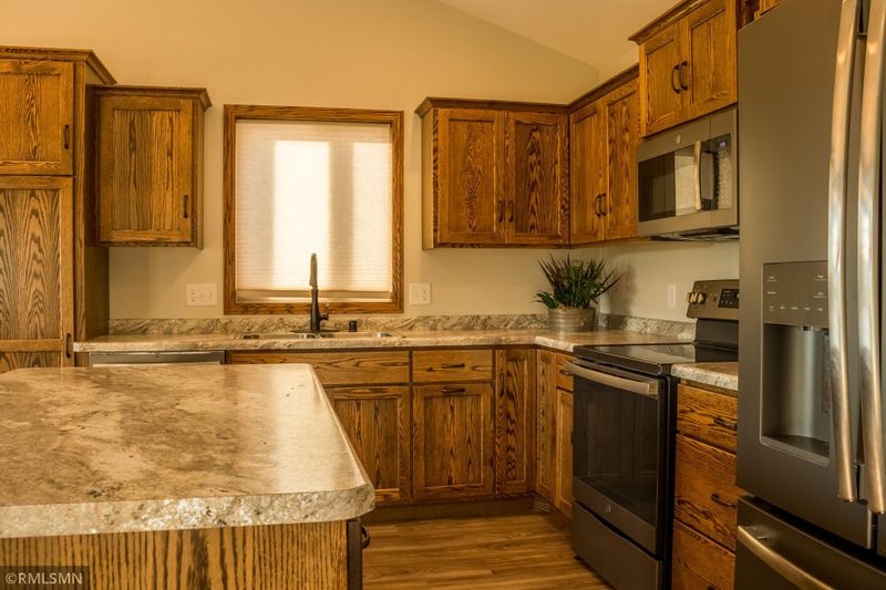 211 Harmon Ln, Litchfield, MN 55355