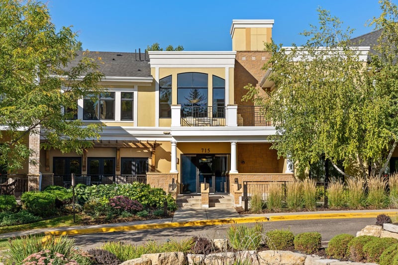 715 Linden St #201, Mendota Heights, MN 55118