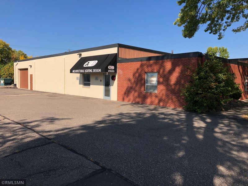 2920 Anthony Ln, Saint Anthony, MN 55418