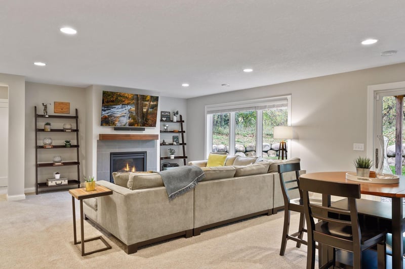 2290 Rolling Hills Dr, Lino Lakes, MN 55110