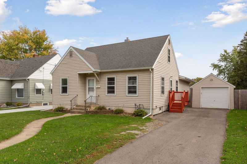 1016 8th Ave NW, Rochester, MN 55901