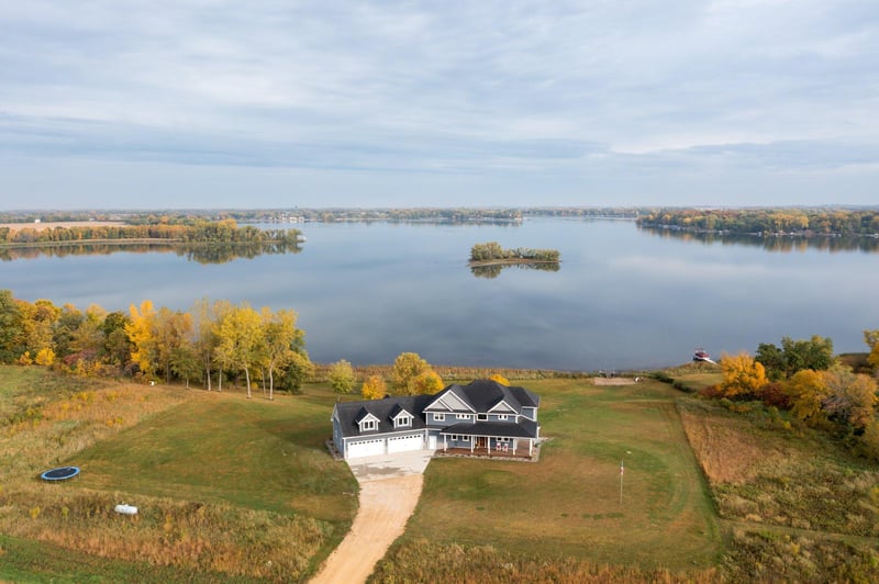 110 Nighthawk Ln, Madison Lake, MN 56063