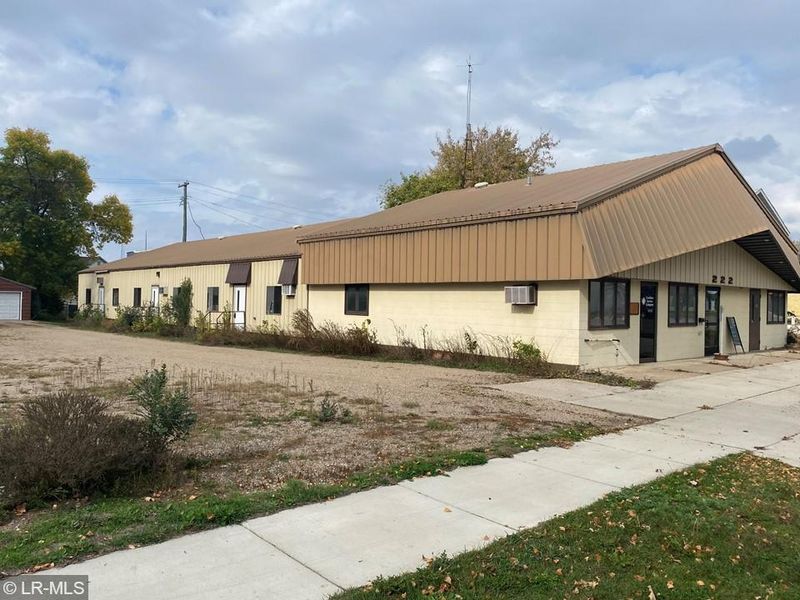 222 2nd Ave SE, Perham, MN 56573