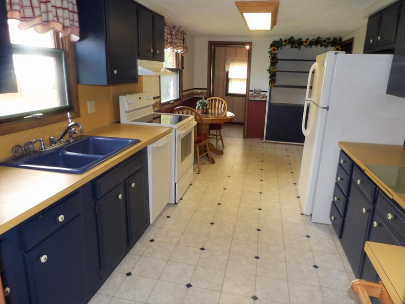 102 Milbrath Ave, Okabena, MN 56161
