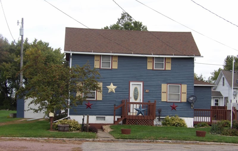 102 Milbrath Ave, Okabena, MN 56161