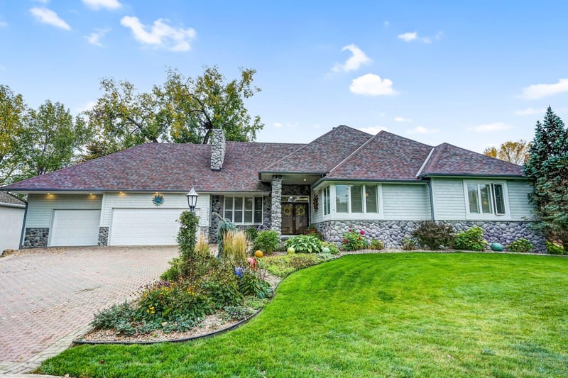 1505 Keller Lake Rd, Burnsville, MN 55306