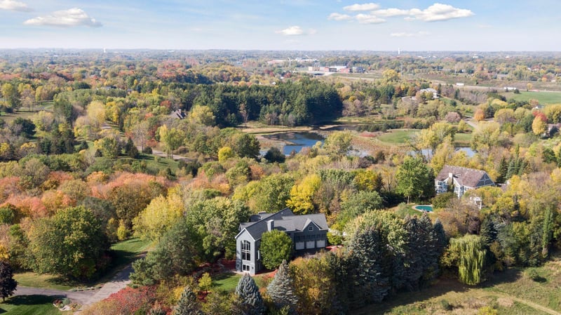 1450 W Farm Rd, Chaska, MN 55318