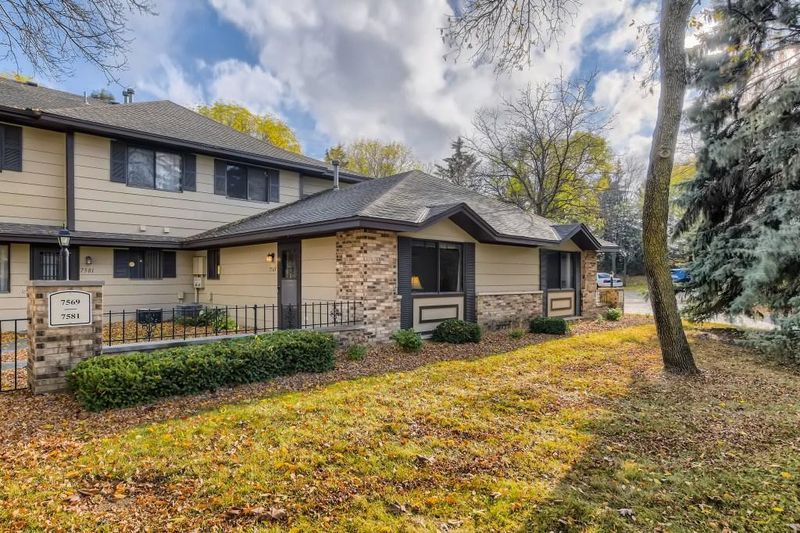 7569 Villa Ct, Eden Prairie, MN 55346