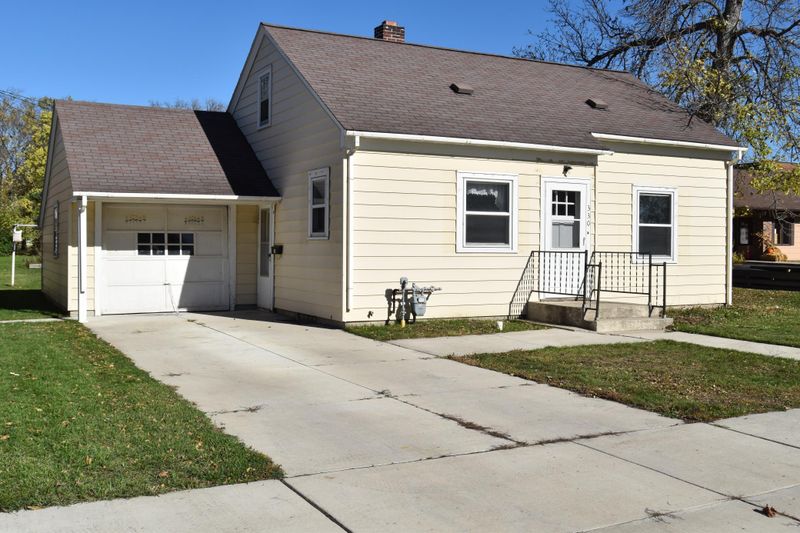 330 3rd St SW, Perham, MN 56573