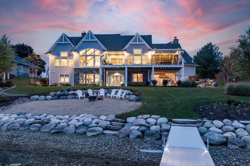 1302 Beachcomber Blvd, Waconia, MN 55387