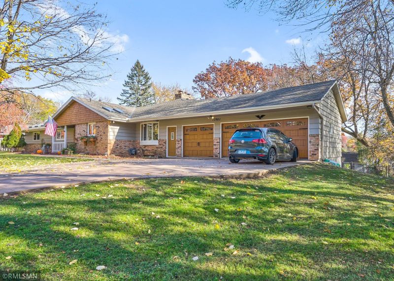 13901 Frontier Ln, Burnsville, MN 55337