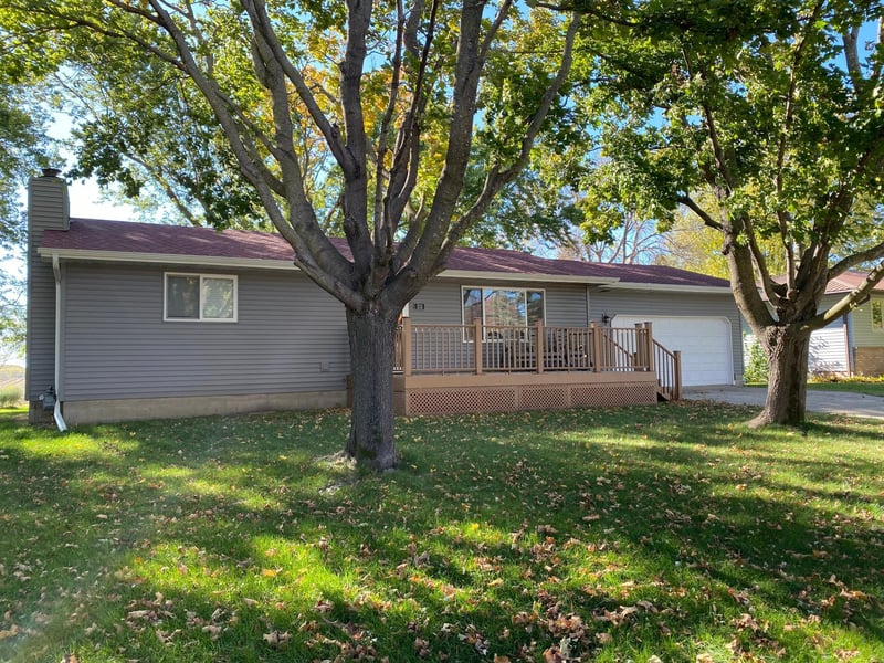 211 Prairie St E, Amboy, MN 56010