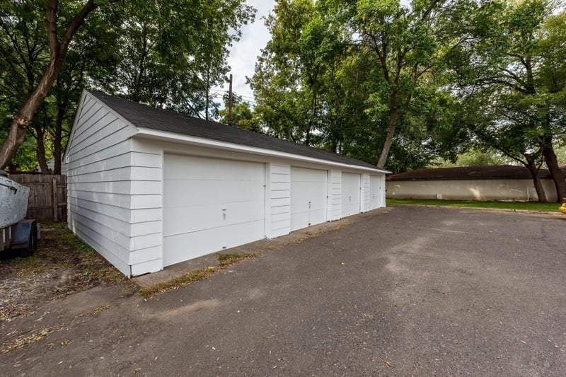 5115 Edgewood Ave N, Crystal, MN 55428