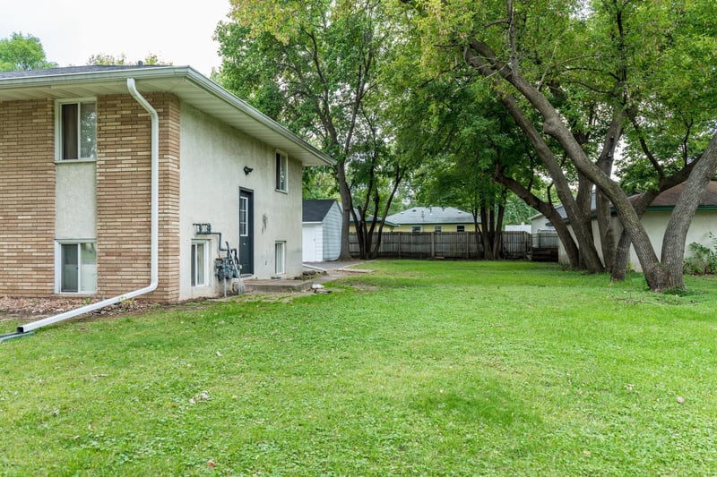 5115 Edgewood Ave N, Crystal, MN 55428