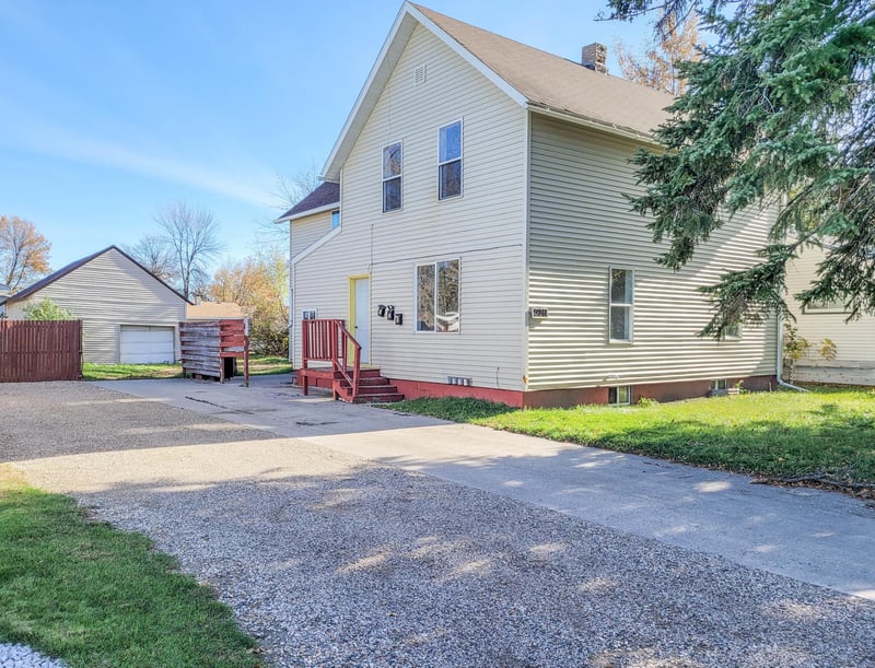 1120 5th Ave NW, East Grand Forks, MN 56721
