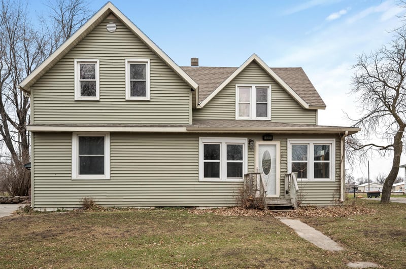 137 W Borden Ave, Buffalo Lake, MN 55314