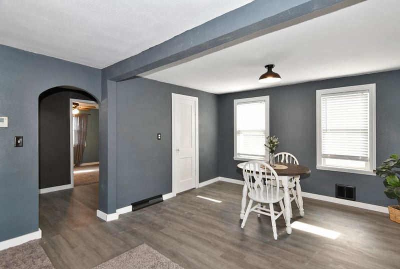 215 3rd Ave S, Waldorf, MN 56091