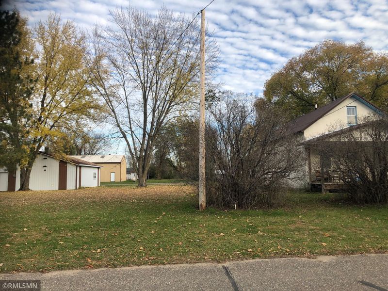 216 2nd Ave S, Bowlus, MN 56314