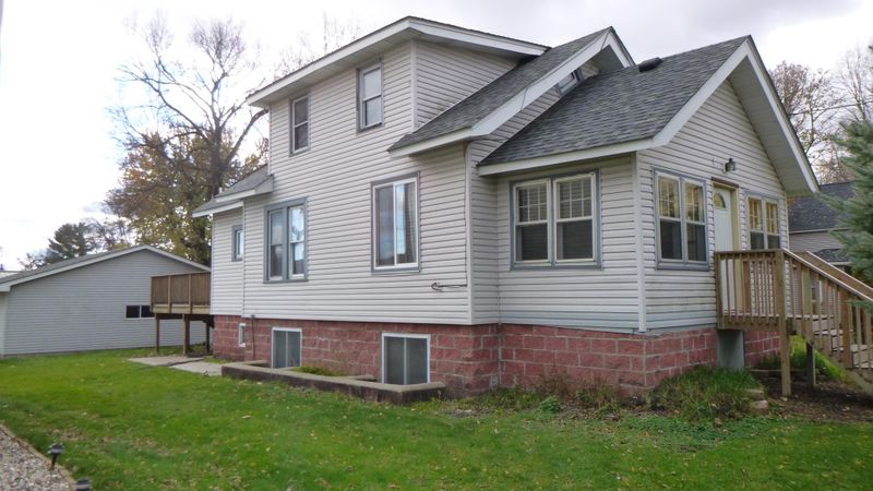 520 4th St, Green Isle, MN 55338