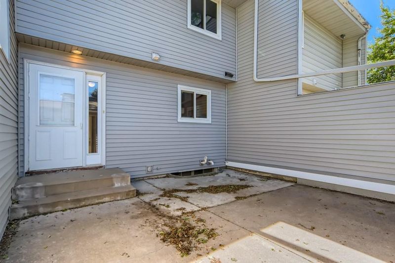 2732 Hawthorne Ave E, Maplewood, MN 55119