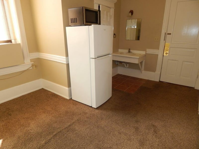 129 W 3rd St, Winona, MN 55987