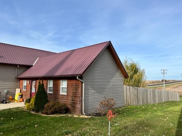 20488 Blackhammer Dr, Spring Grove, MN 55974