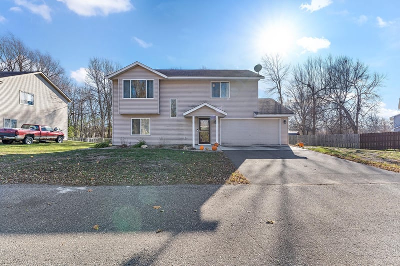 23420 Water Ln, Hampton, MN 55031