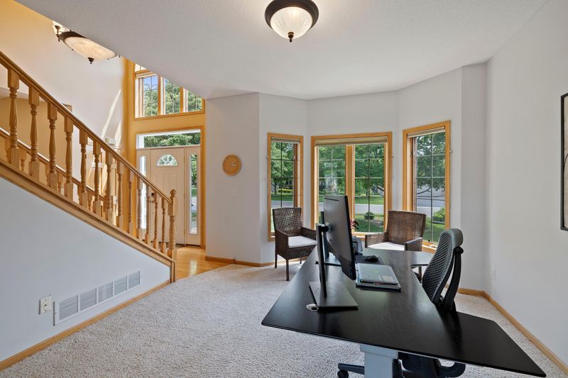 2711 White Eagle Cir, Woodbury, MN 55129